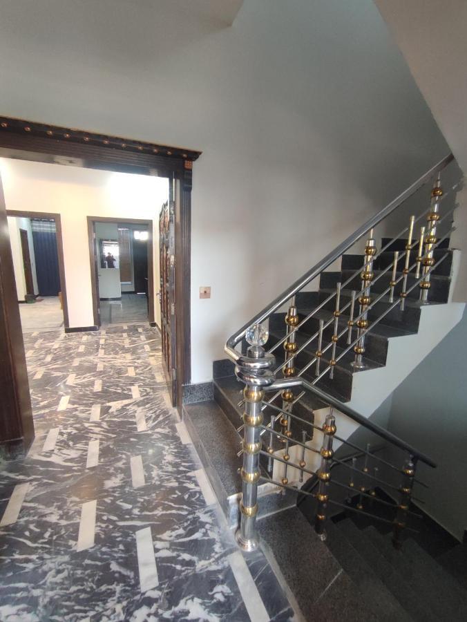 Lavish Residency Guest House Fasial Town Равалпинди Екстериор снимка